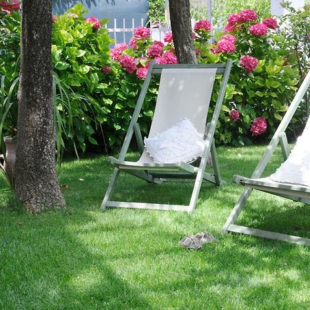 Tre Civette Sul Como Bed & Breakfast Marina di Massa Exterior photo