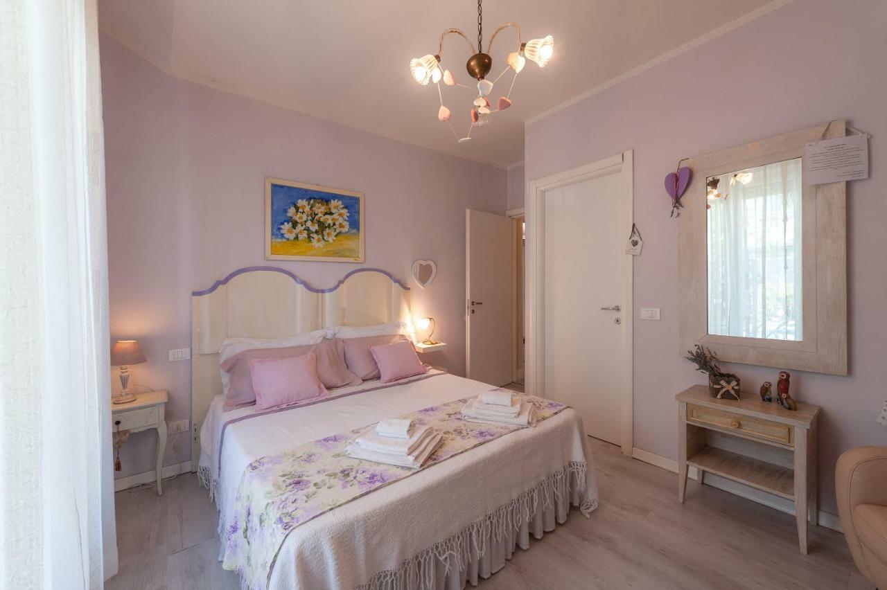 Tre Civette Sul Como Bed & Breakfast Marina di Massa Exterior photo