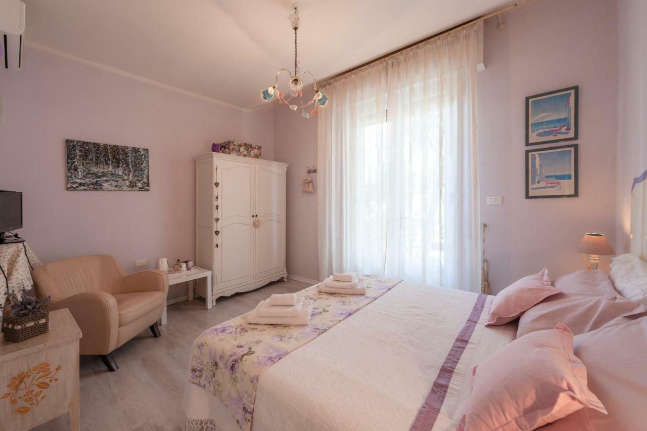 Tre Civette Sul Como Bed & Breakfast Marina di Massa Exterior photo
