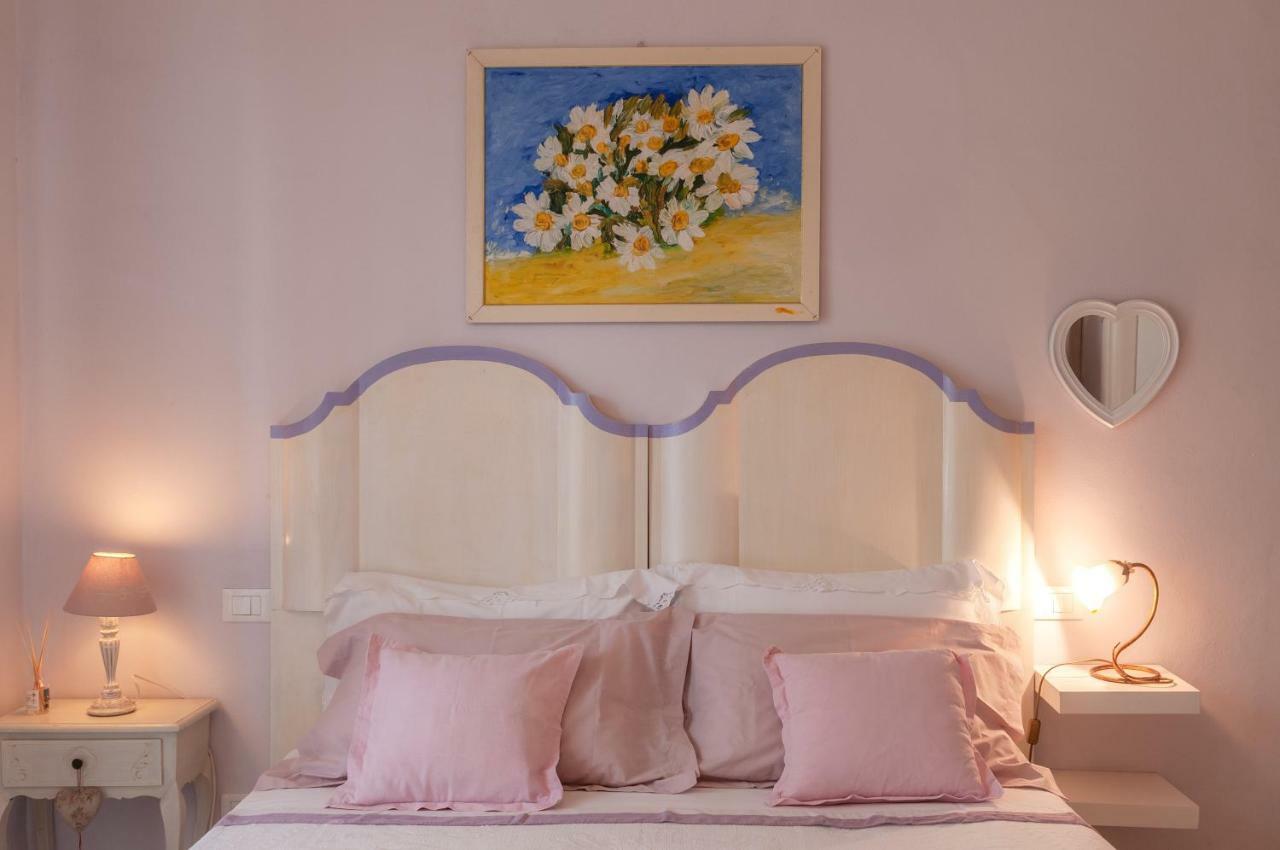 Tre Civette Sul Como Bed & Breakfast Marina di Massa Exterior photo