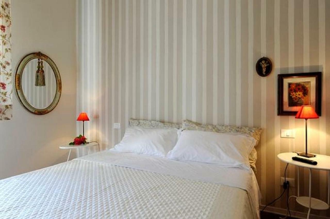 Tre Civette Sul Como Bed & Breakfast Marina di Massa Exterior photo