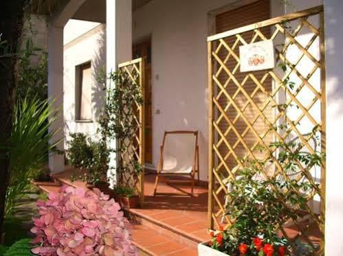 Tre Civette Sul Como Bed & Breakfast Marina di Massa Exterior photo